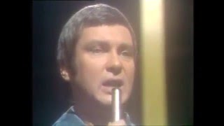 Gene Pitney 24 Hours From Tulsa Arrows show 1976 [upl. by Aroz96]